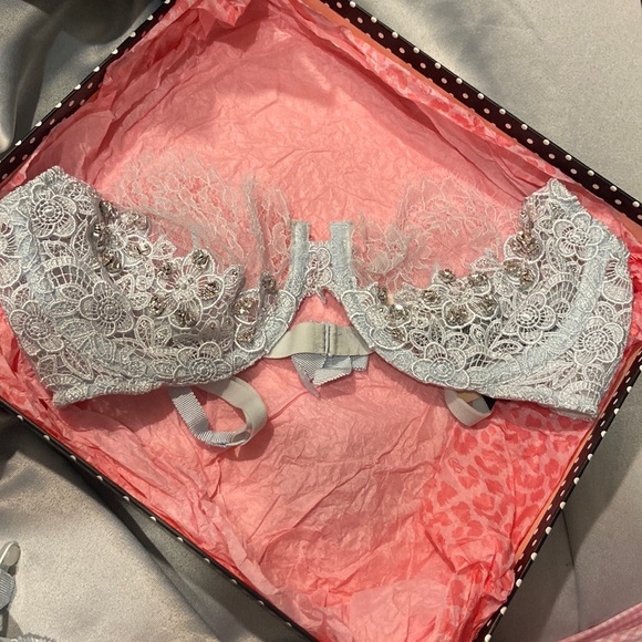 Victoria’s Secret Designer Set - Picture 4 of 5